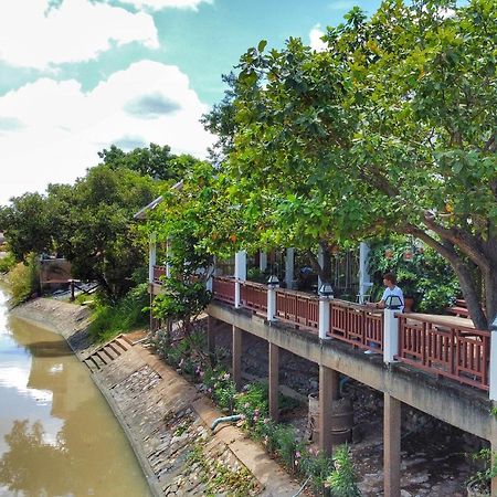 Romyen Cafe' Homestay Ayutthaya Extérieur photo