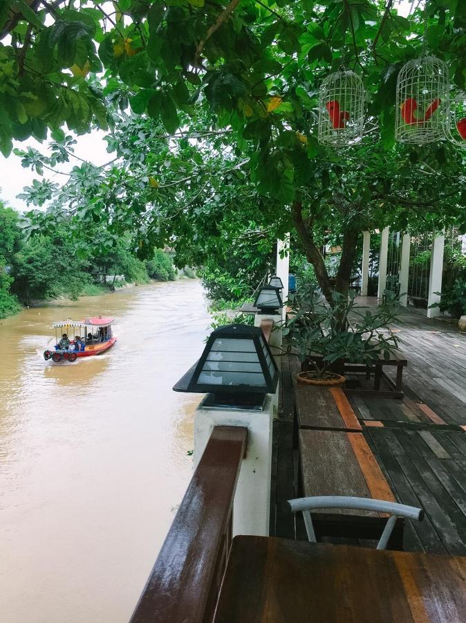 Romyen Cafe' Homestay Ayutthaya Extérieur photo