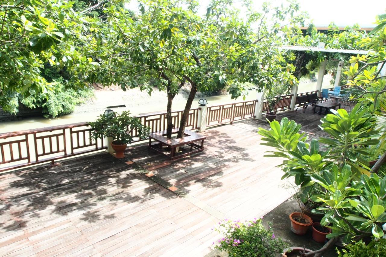 Romyen Cafe' Homestay Ayutthaya Extérieur photo