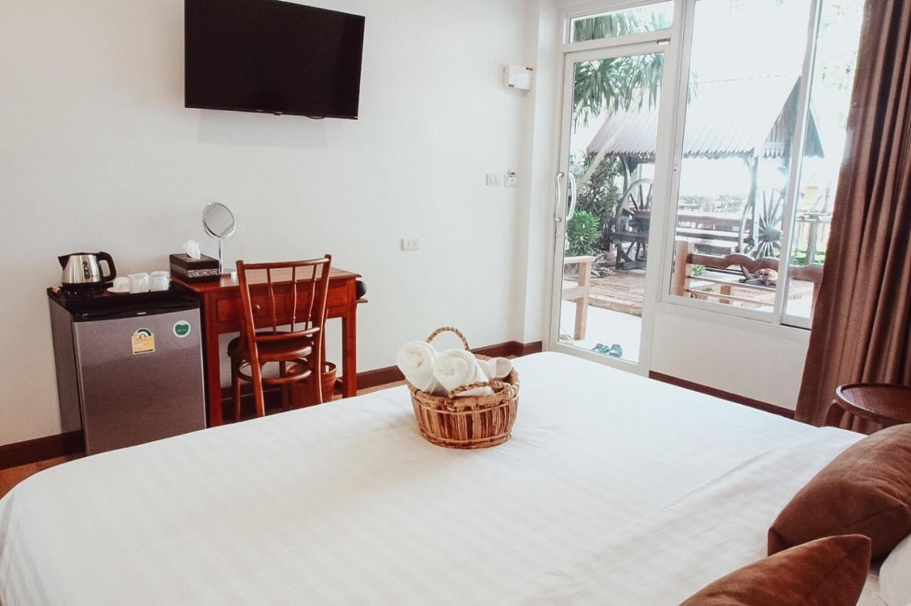 Romyen Cafe' Homestay Ayutthaya Extérieur photo